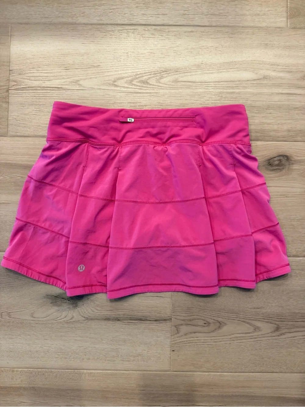 Lululemon size 6 skirt